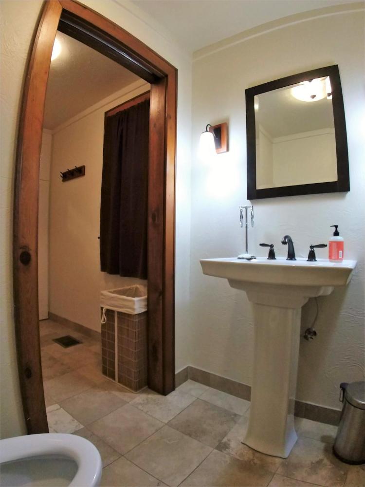 Quadruple Room with Shared Bathroom interior